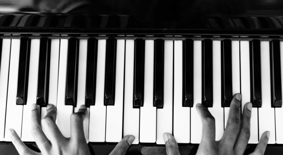 artist-black-and-white-chord-1288489