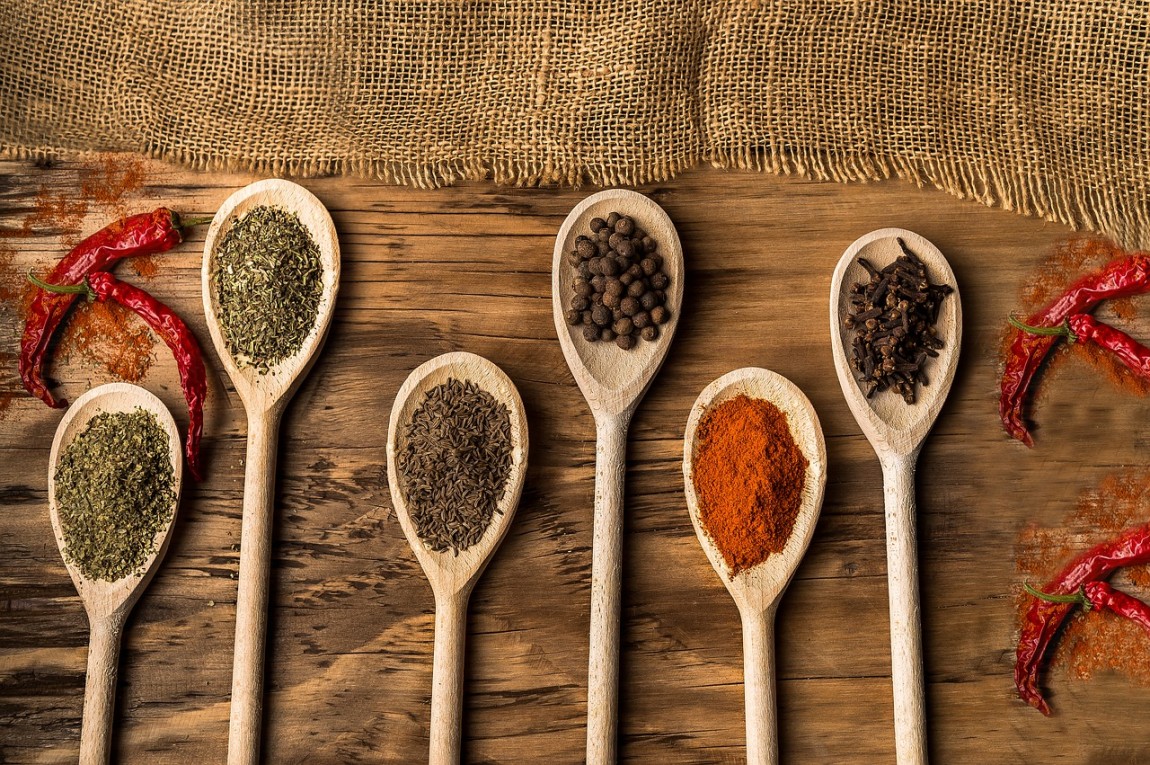 food-4185324_1280 spoons and spices
