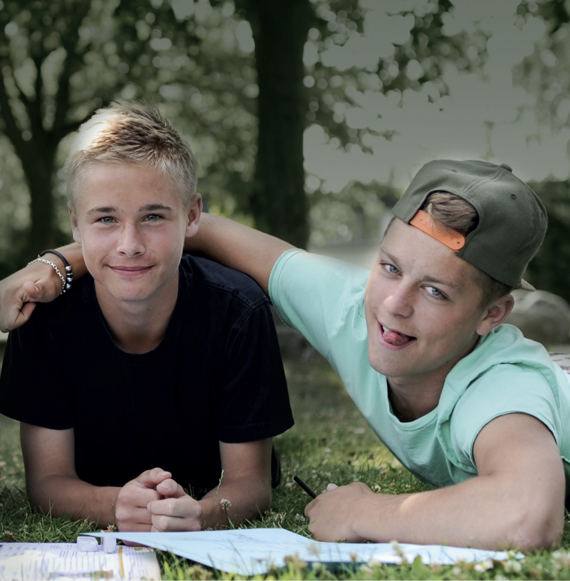 2 smilende drenge - Esbjerg Akademi