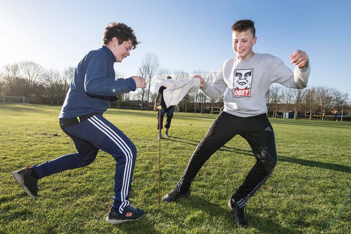 Esbjerg Akademi to drenge der leger